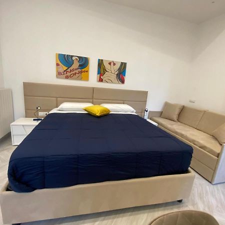 Flo' Hotel Napoli Bagian luar foto