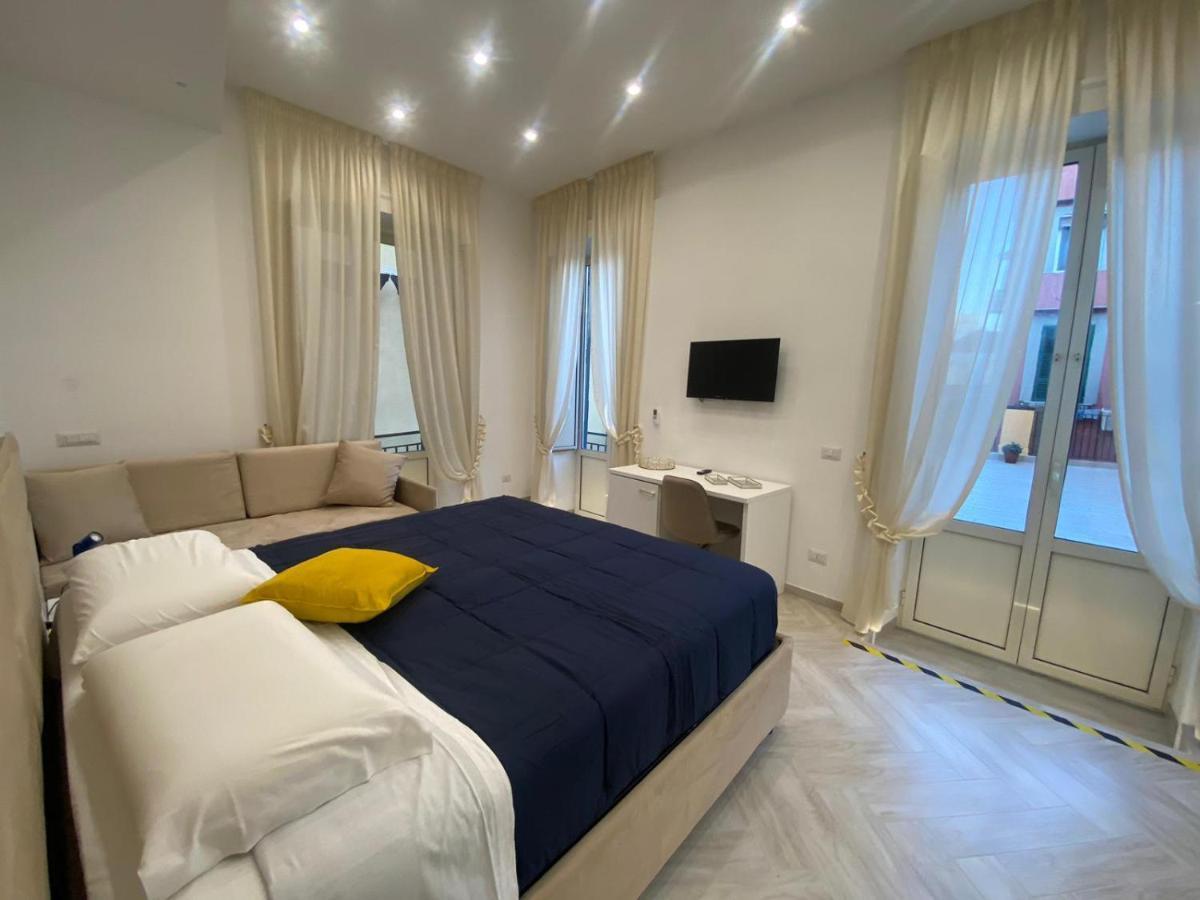 Flo' Hotel Napoli Bagian luar foto