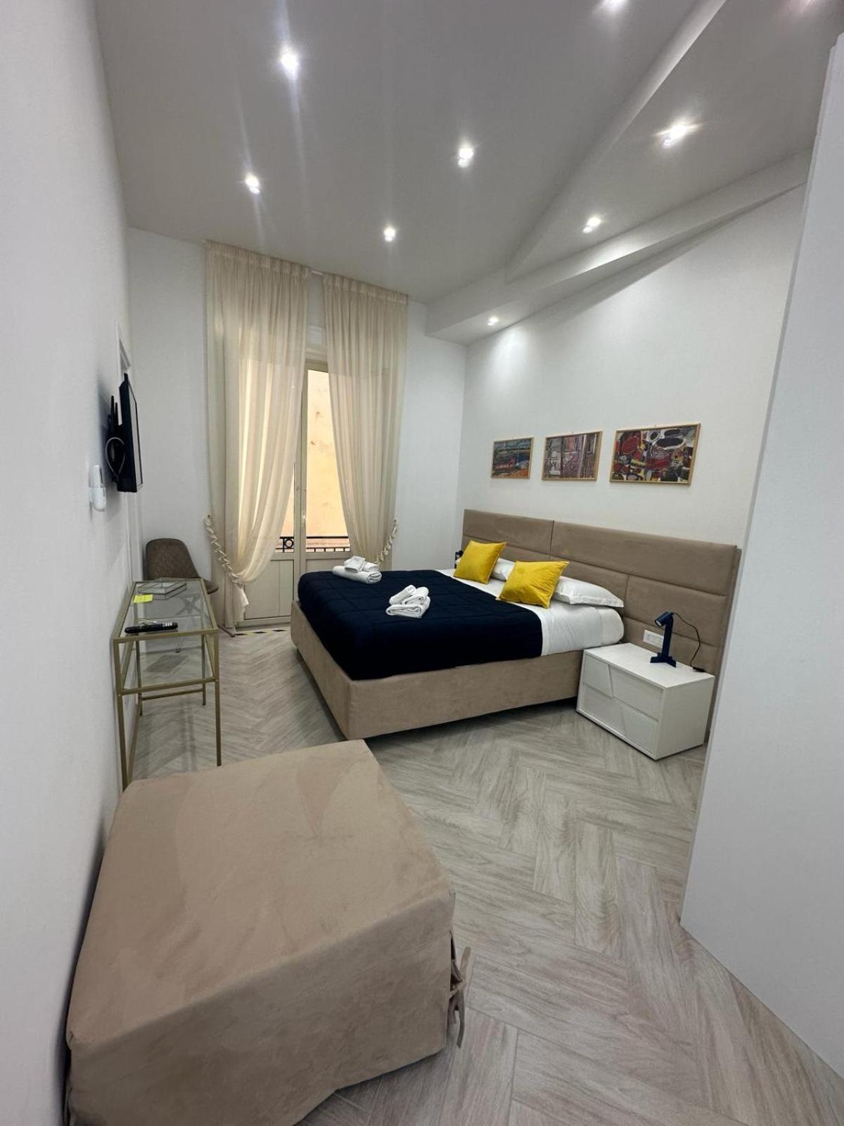 Flo' Hotel Napoli Bagian luar foto