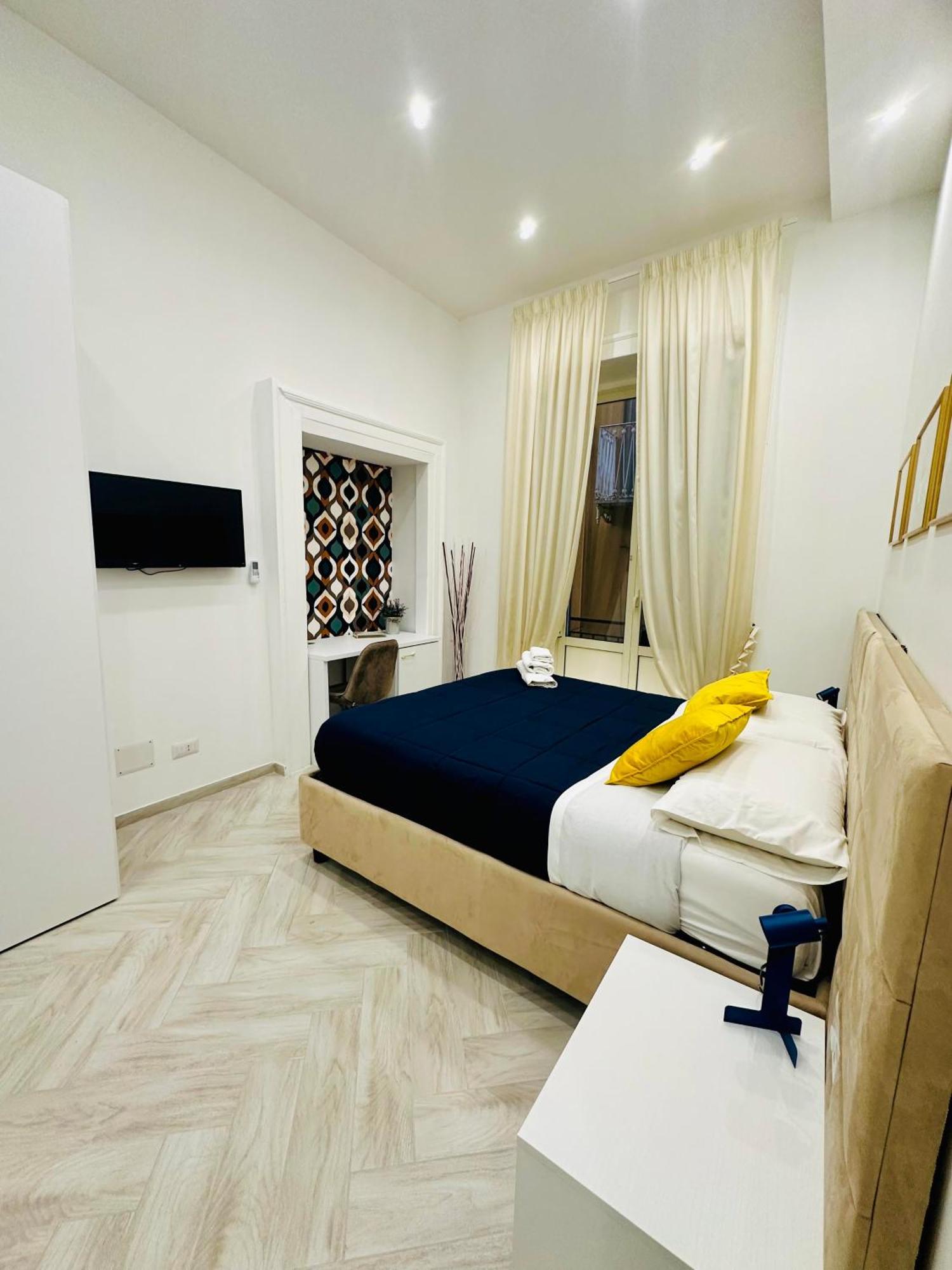 Flo' Hotel Napoli Bagian luar foto