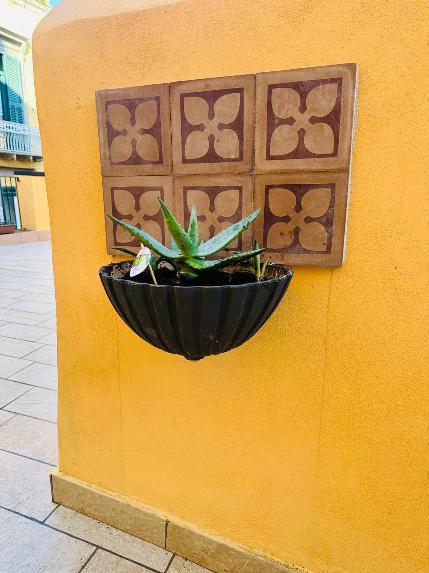 Flo' Hotel Napoli Bagian luar foto