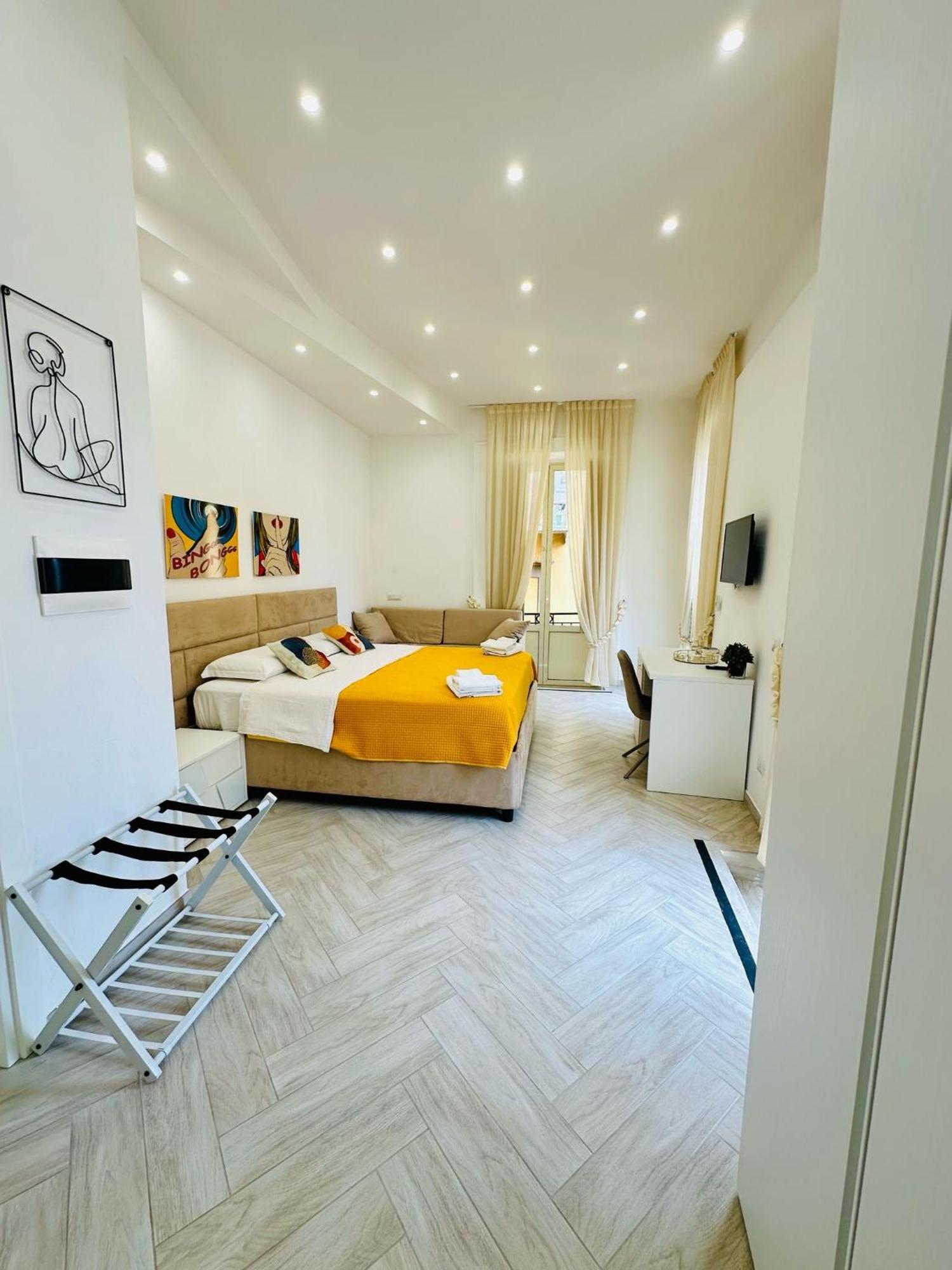 Flo' Hotel Napoli Bagian luar foto