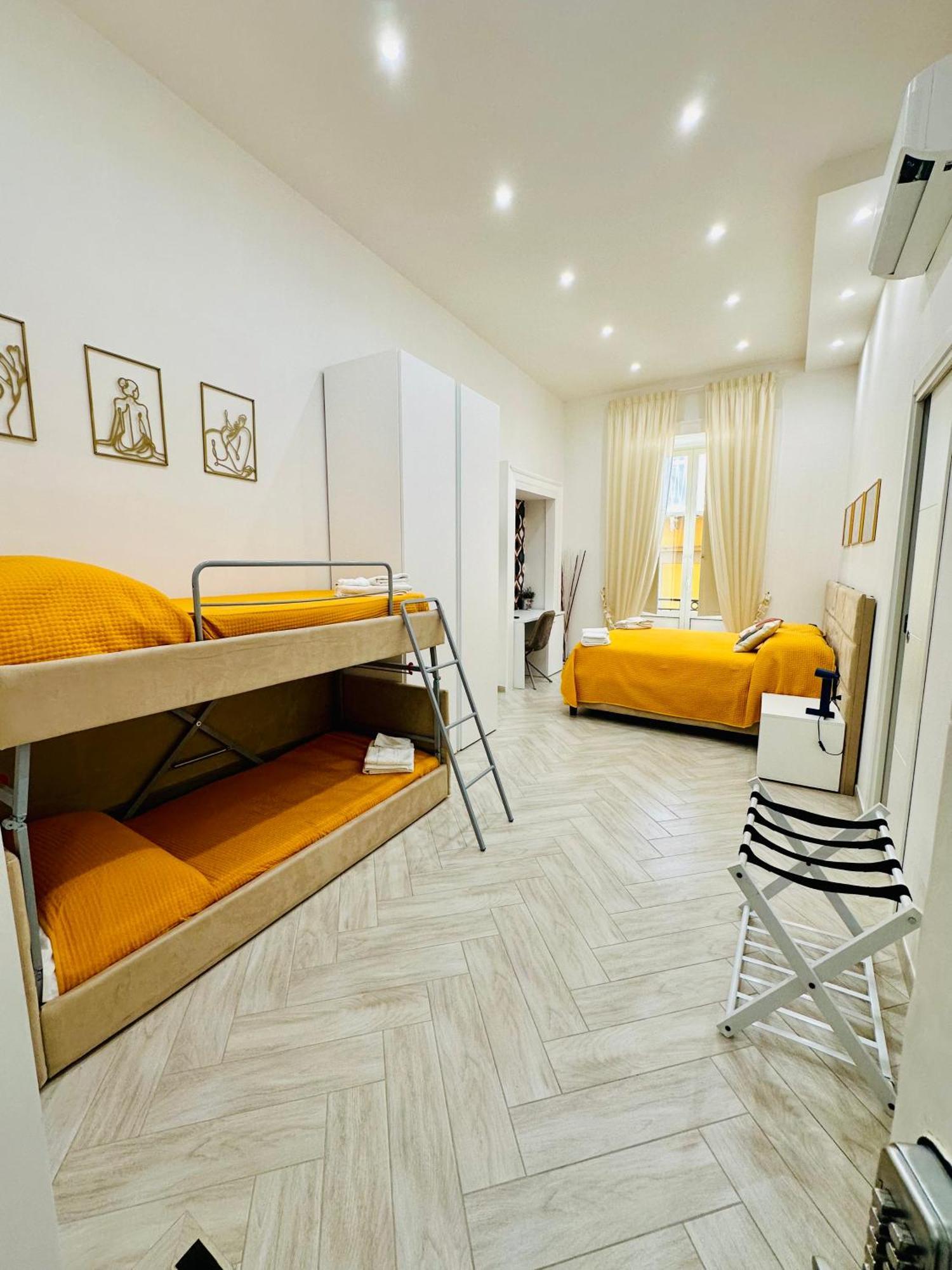 Flo' Hotel Napoli Bagian luar foto