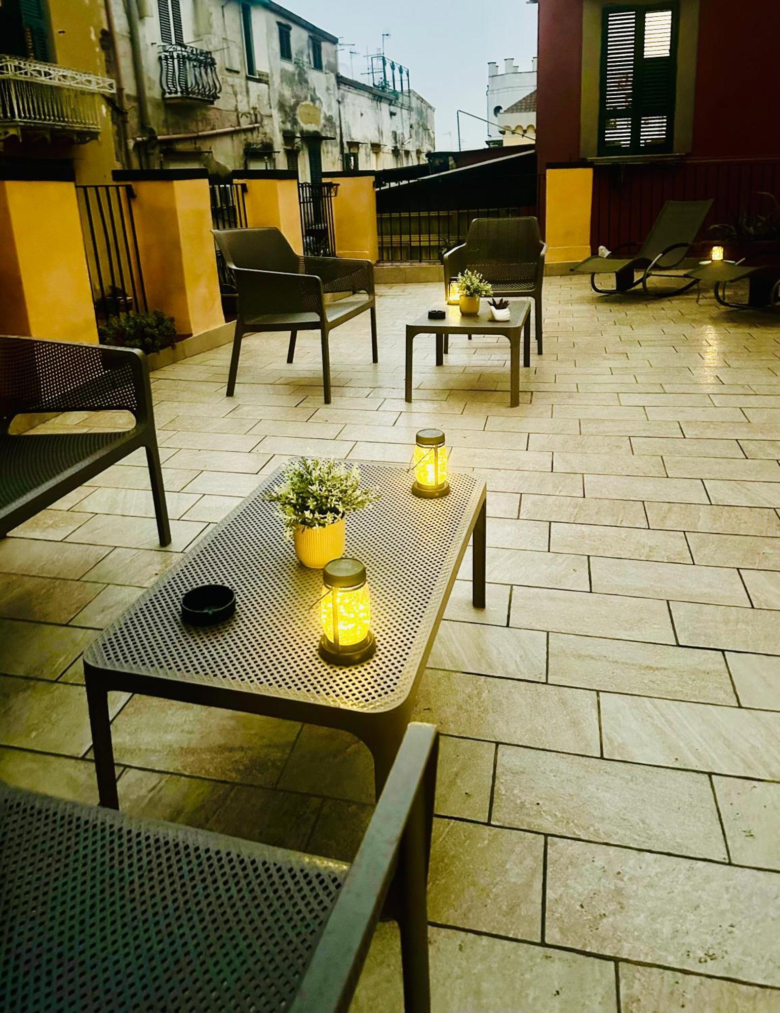 Flo' Hotel Napoli Bagian luar foto